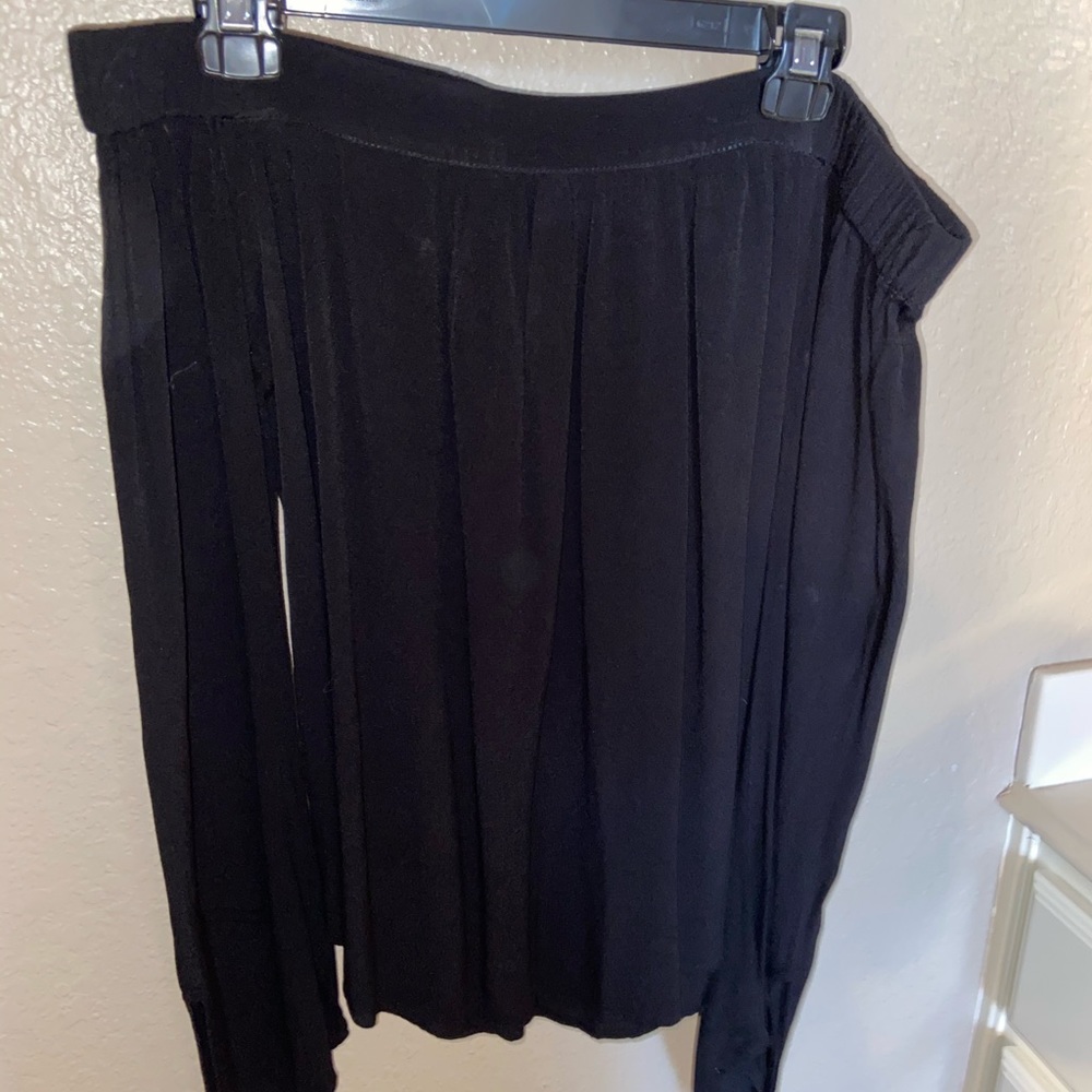 ADORABLE OFF THE SHOULDER BLOUSE